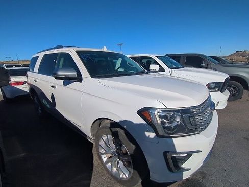 Used 2019 Ford Expedition Platinum image 2