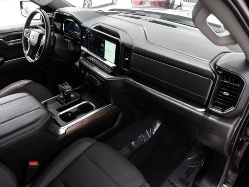 Used 2023 Chevrolet Silverado 1500 RST w/ Redline Edition AWD/4WD image 9