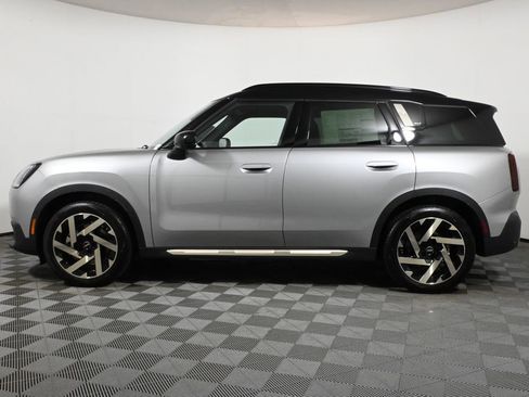 Used 2025 MINI Cooper Countryman SE w/ Comfort Package Max image 2