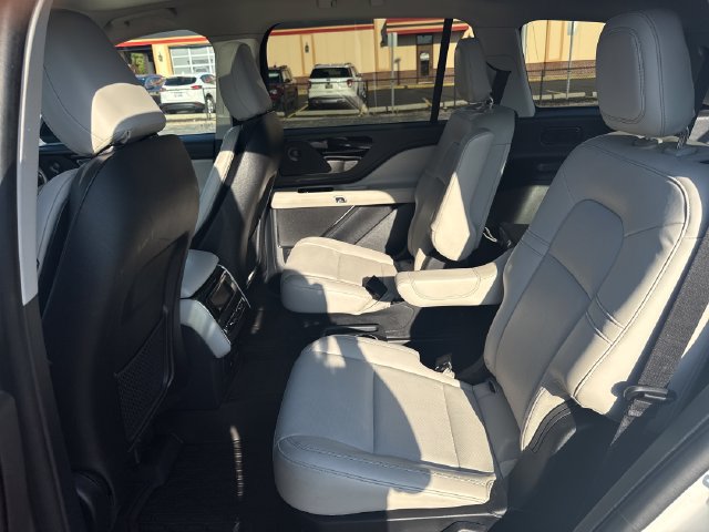 Used 2025 Lincoln Aviator AWD w/ Equipment Group 101A image 28
