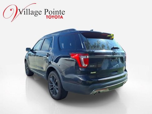 Used 2017 Ford Explorer XLT w/ Equipment Group 202A AWD/4WD image 2