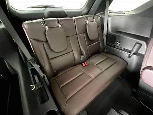 Used 2025 Ford Explorer Platinum RWD image 34