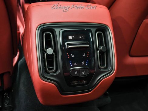 Used 2022 Aston Martin DBX AWD/4WD image 25
