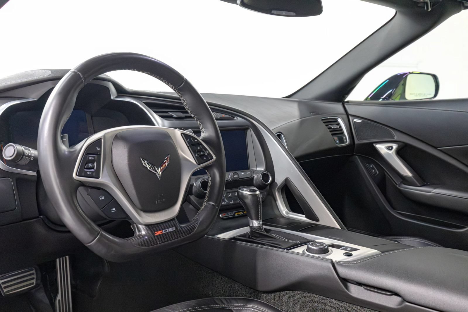 Used 2016 Chevrolet Corvette Z06 w/ 2LZ Preferred Equipment Group RWD image 9