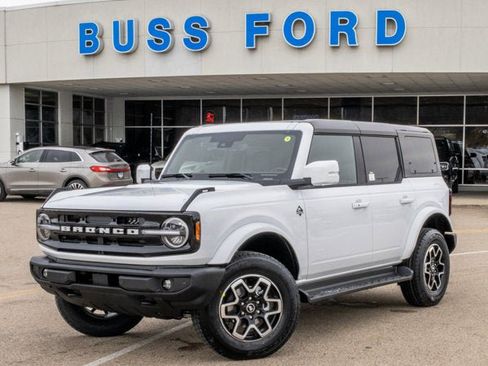 Used 2025 Ford Bronco Outer Banks image 1
