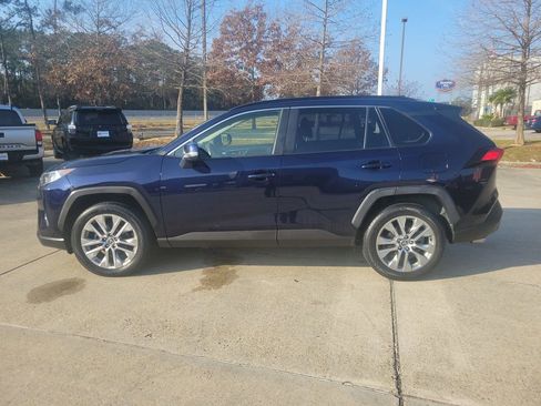 Certified 2020 Toyota RAV4 XLE Premium image 2