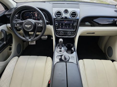 Used 2019 Bentley Bentayga image 4