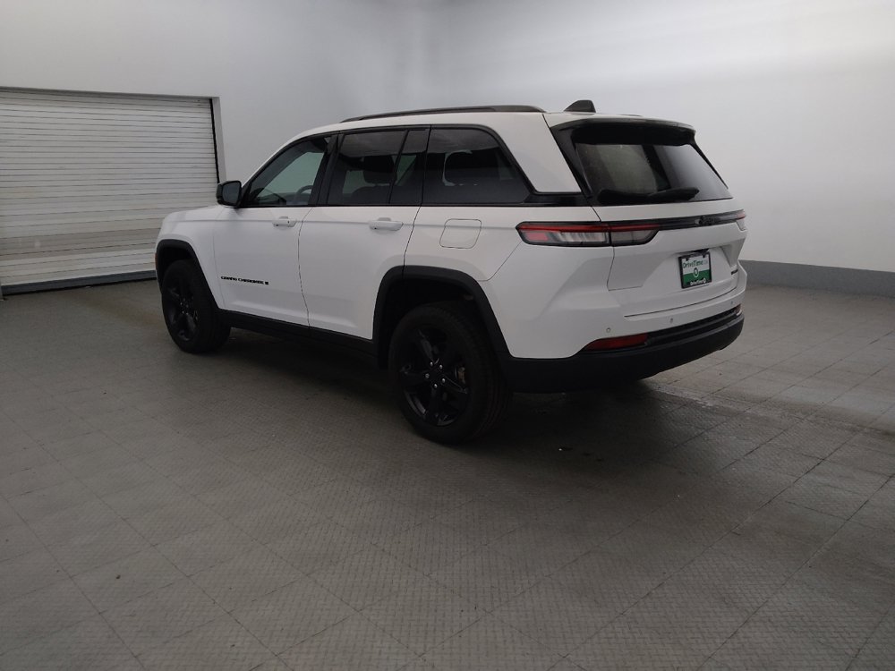 Used 2023 Jeep Grand Cherokee Limited w/ Black Appearance Package RWD image 3