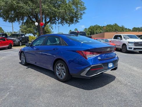Used 2024 Hyundai Elantra SEL FWD image 6