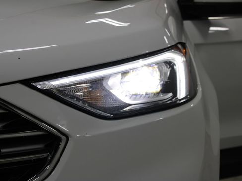 Used 2021 Ford Edge SEL FWD image 12