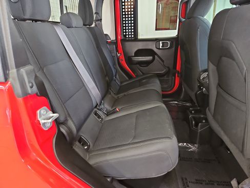 Used 2022 Jeep Gladiator Willys image 11