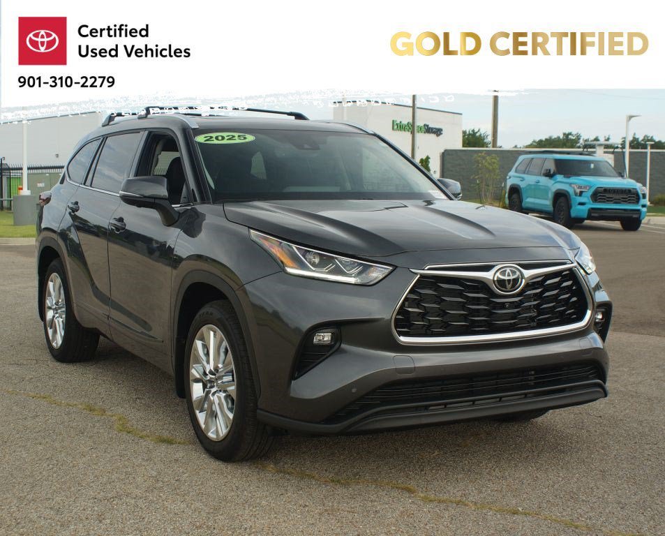 Used 2025 Toyota Highlander Limited AWD/4WD image 2