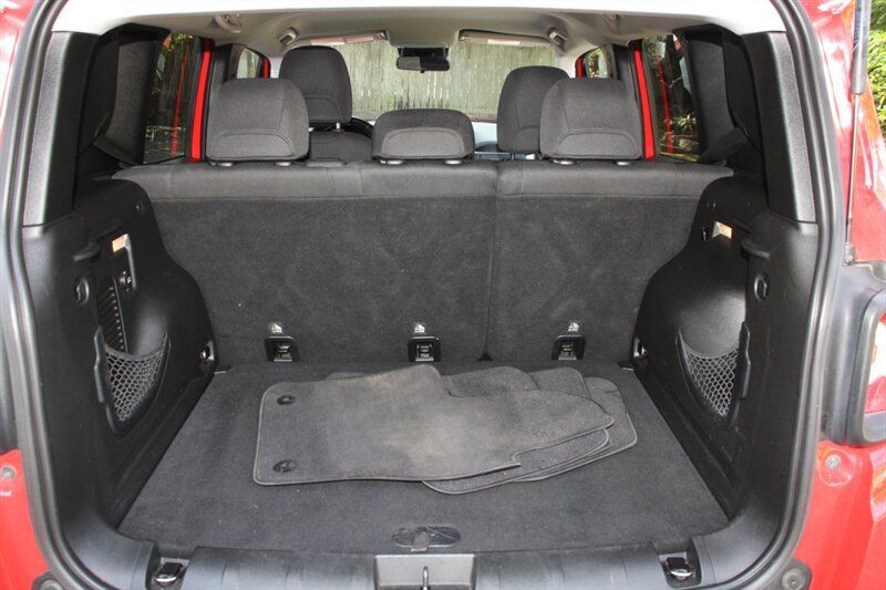 Used 2016 Jeep Renegade Latitude AWD/4WD image 15