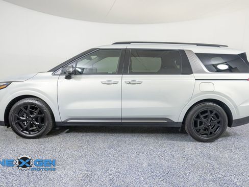 Used 2026 Kia Carnival SX Prestige FWD image 4