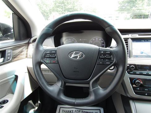 Used 2015 Hyundai Sonata Limited w/ Option Group 05 FWD image 26