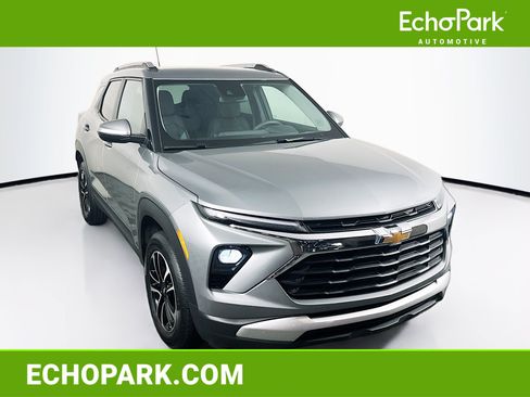 Used 2025 Chevrolet TrailBlazer LT AWD/4WD image 1