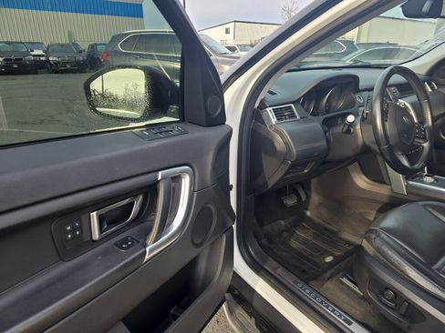 Used 2016 Land Rover Discovery Sport HSE Luxury image 17