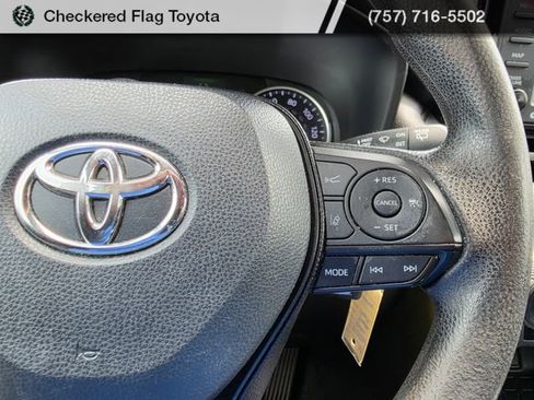 Used 2021 Toyota RAV4 LE FWD image 15