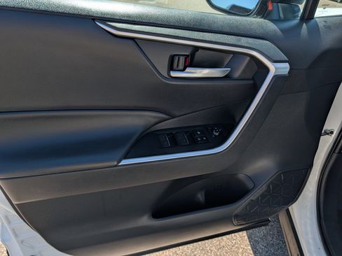 Used 2022 Toyota RAV4 XLE AWD/4WD image 21