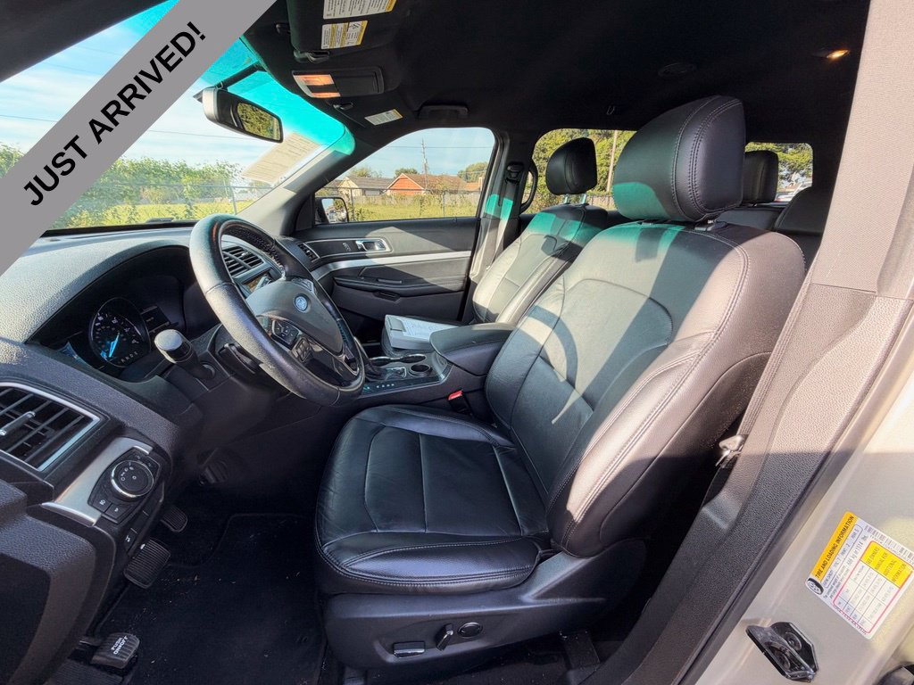 Used 2017 Ford Explorer XLT w/ Equipment Group 202A FWD image 12