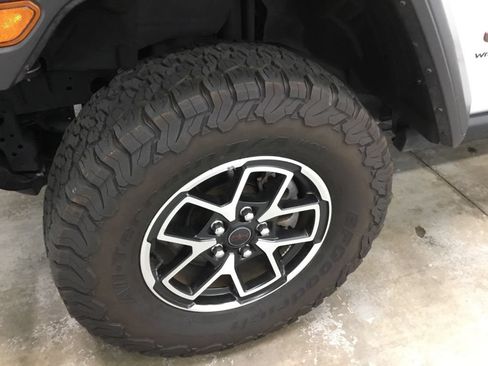 Used 2024 Jeep Wrangler Unlimited Rubicon AWD/4WD image 4