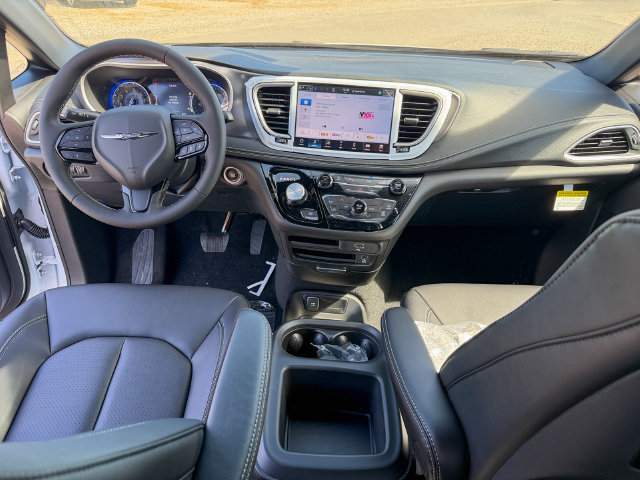 New 2026 Chrysler Pacifica Select AWD/4WD image 25