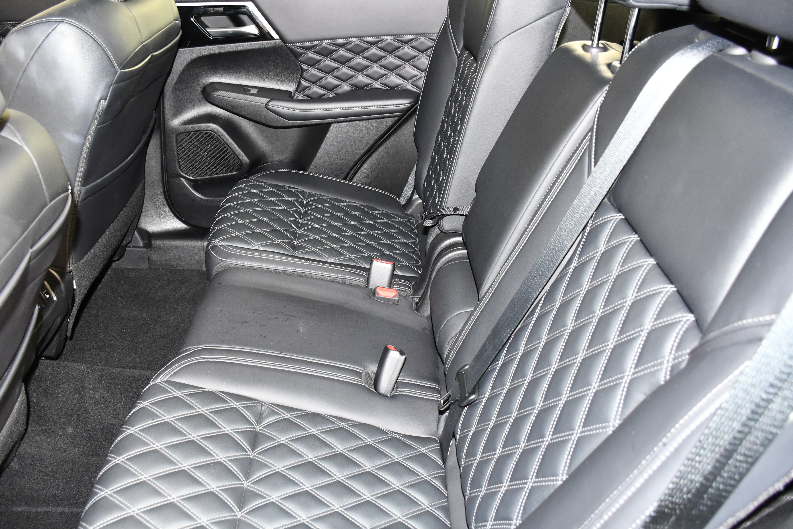 Used 2024 Mitsubishi Outlander SEL AWD/4WD image 47