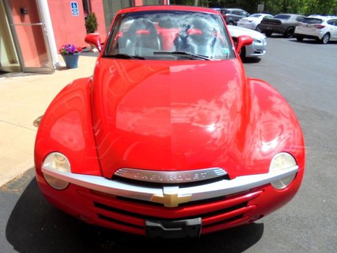 Used 2005 Chevrolet SSR w/ Preferred Equipment Group RWD image 32