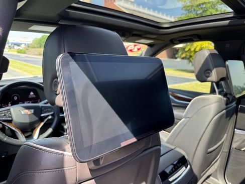 Certified 2024 Cadillac Escalade Premium Luxury w/ Performance Package AWD/4WD image 19