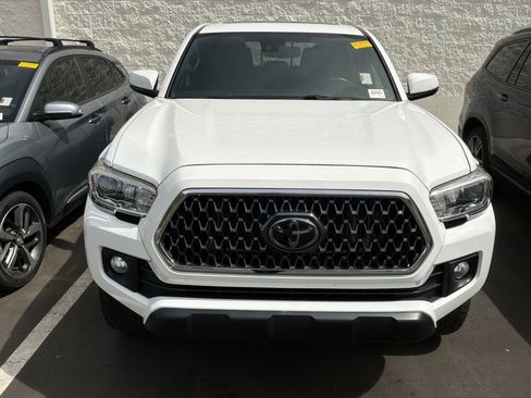 Used 2019 Toyota Tacoma TRD Off-Road w/ TRD Premium Off Road Package image 3