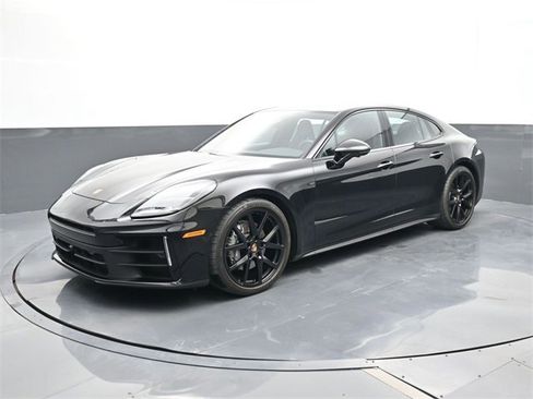 Used 2024 Porsche Panamera 4 image 1
