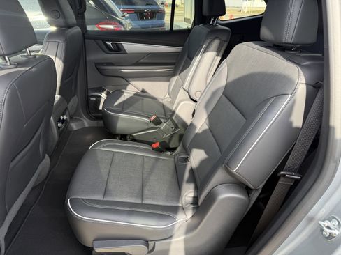 Used 2025 Buick Enclave Preferred image 11