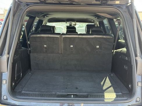 Used 2024 Jeep Wagoneer L Series II RWD image 30