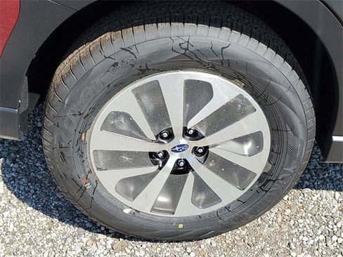 Certified 2025 Subaru Outback Premium w/ Popular Package #1A image 5