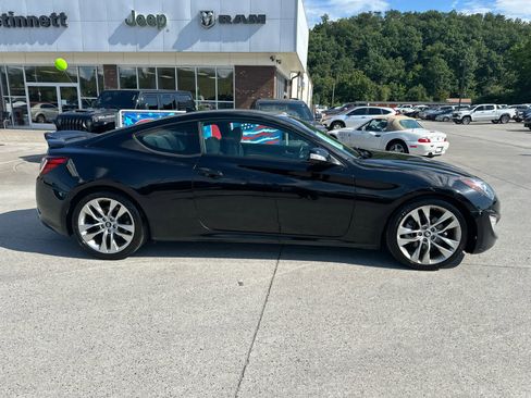 Used 2015 Hyundai Genesis 3.8 image 5