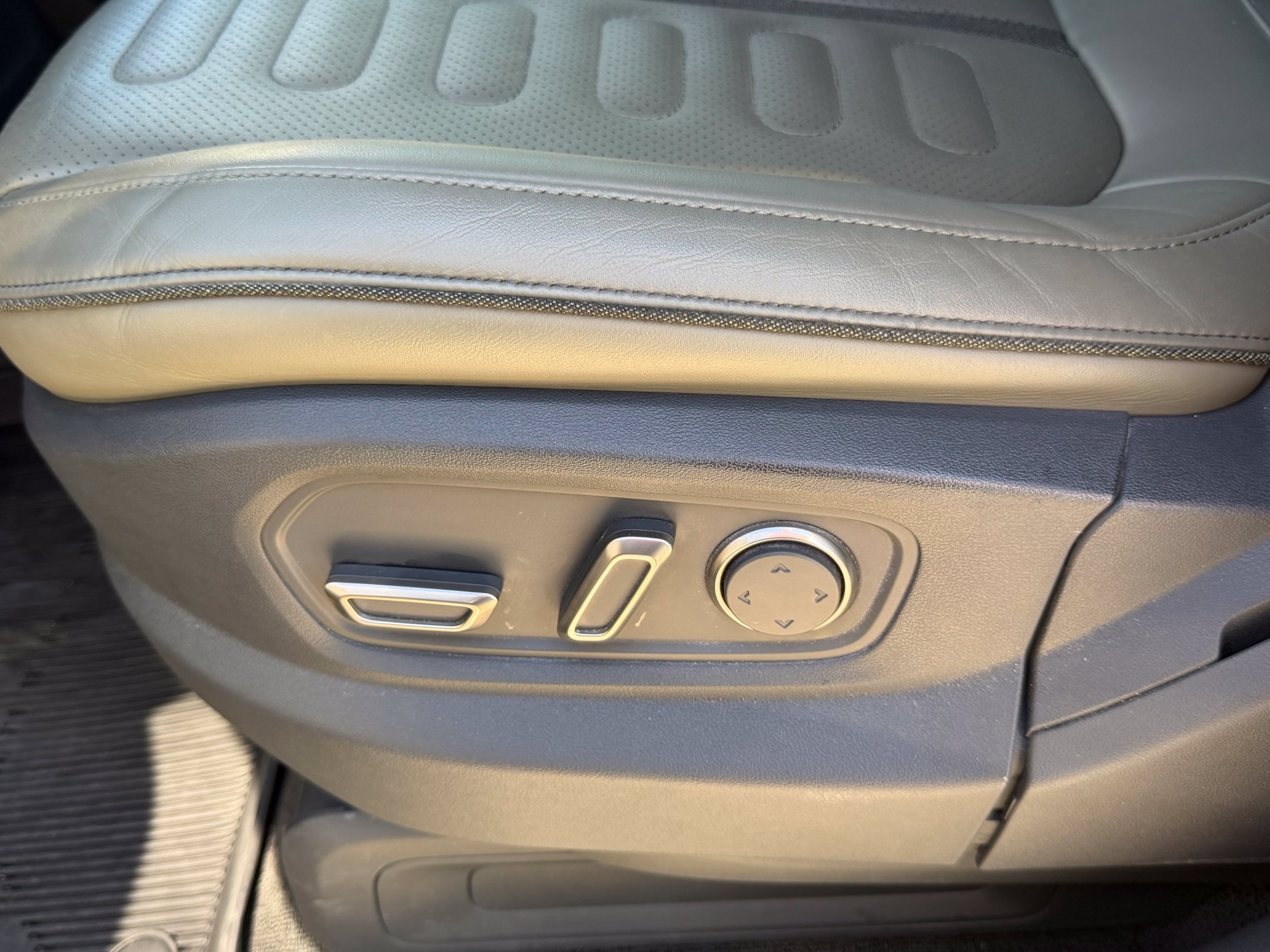 Used 2023 Rivian R1T Adventure Quad AWD/4WD image 24