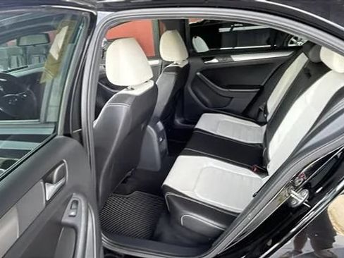 Used 2016 Volkswagen Jetta Sport w/ Lighting Package FWD image 4