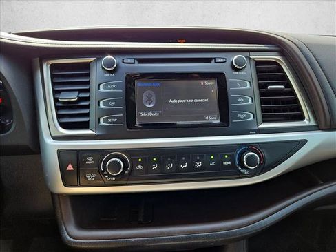 Used 2019 Toyota Highlander LE FWD image 13