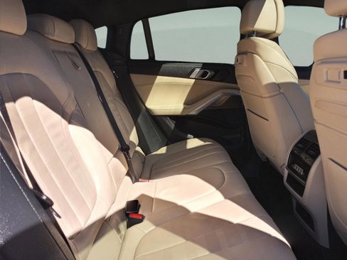 Used 2022 BMW X6 xDrive40i w/ Executive Package image 40