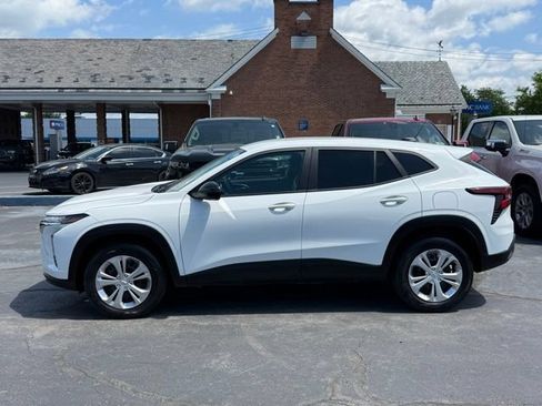 Used 2024 Chevrolet Trax LS FWD image 4