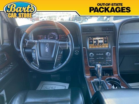 Used 2017 Lincoln Navigator Select image 24
