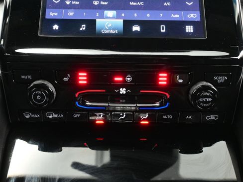 Used 2025 Jeep Grand Cherokee Altitude image 21