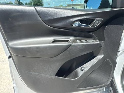 Used 2022 Chevrolet Equinox LT FWD image 17