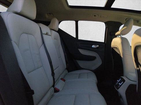 Used 2023 Volvo XC40 B4 Plus w/ Driver Assist Package image 22