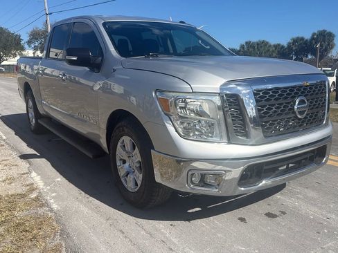 Used 2019 Nissan Titan SV RWD image 3