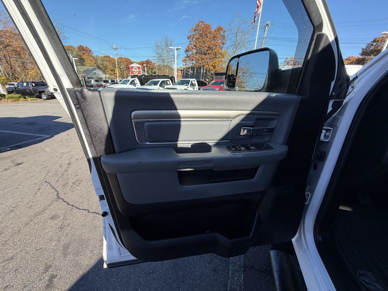 Used 2018 RAM 3500 SLT AWD/4WD image 27