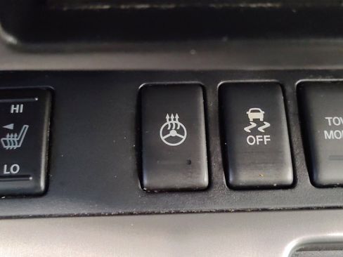 Used 2015 Nissan Armada Platinum w/ 2nd Row Captain Seat Package image 5