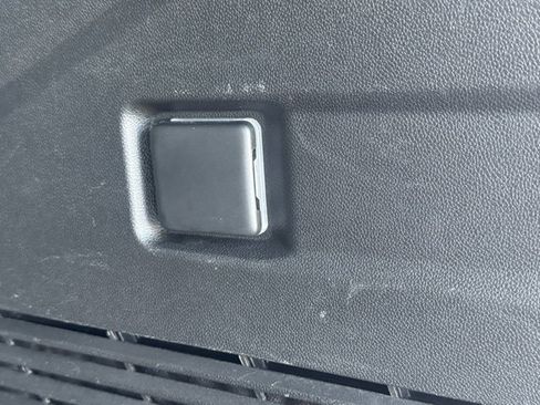 Used 2022 GMC Yukon SLE w/ Gmc Pro Safety Plus Package image 31