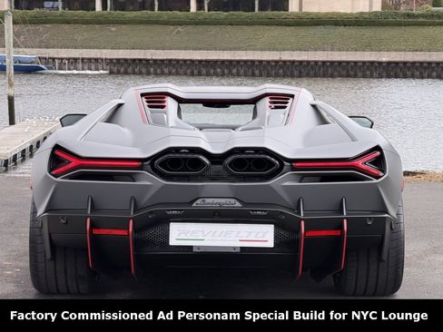 Used 2024 Lamborghini Revuelto image 4