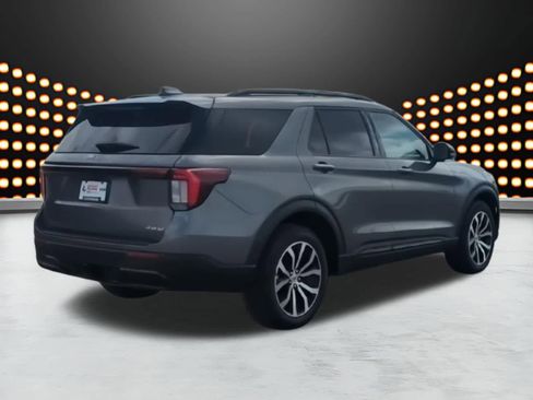 Used 2025 Ford Explorer ST-Line AWD/4WD image 8